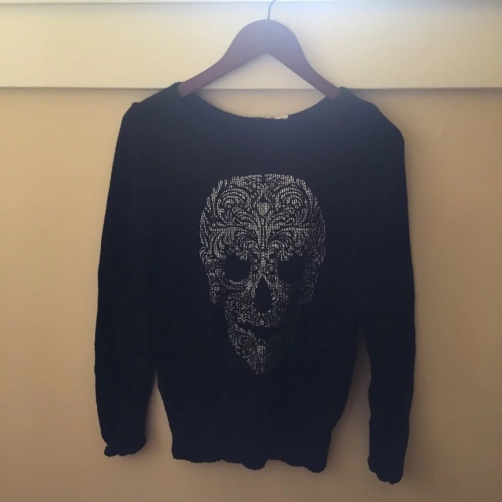 Skull sweater